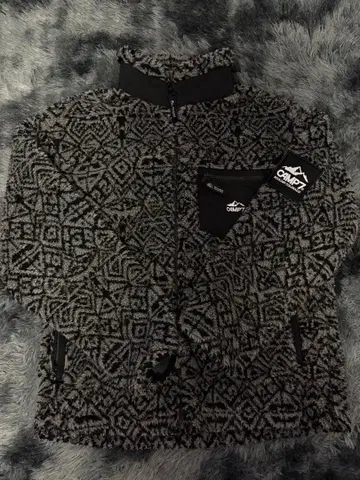 CAMP7 기하학 패턴 플리스 자켓