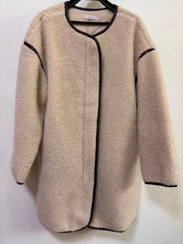 CLASSICAL ELF 베이지 보아 코트 L