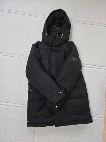 타미힐피거 블랙 다운 자켓 후드 부착