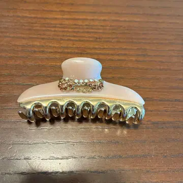 acca 비쥬가 달린 핑크 헤어 클립