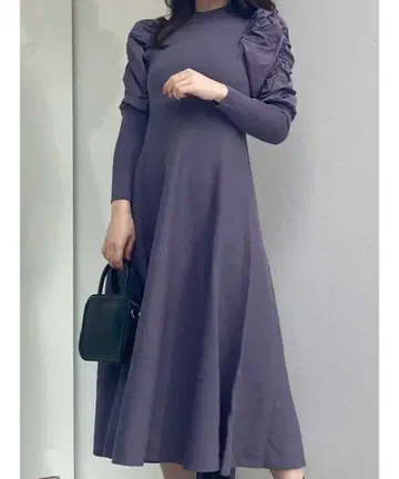 MERCURYDUO 이소재 파워숄더 니트 원피스