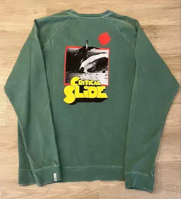 [ Critical Slide TCSS ] 백 프린트 맨투맨 XL 서프