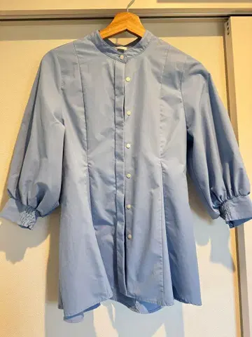 라이트 블루 벌룬 슬리브 셔츠 C