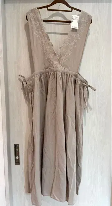 사만사 모스모스 미사용품 스캘럽 레이스 자수 린넨 슬리브리스 원피스