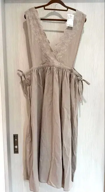 사만사 모스모스 미사용품 스캘럽 레이스 자수 린넨 슬리브리스 원피스