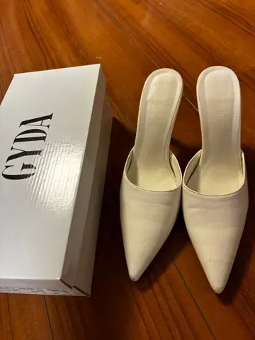 GYDA 화이트 뮬 M 사이즈