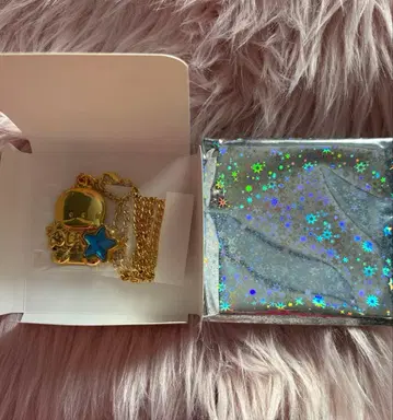 산리오 딸기 신문 50주년 기념 반짝반짝 빛나는 펜던트 오리 페쿠루