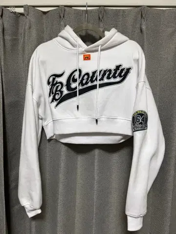 FBCOUNTY 크롭 후드티 화이트