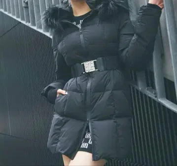 GYDA 블랙 후드 부착 다운 자켓