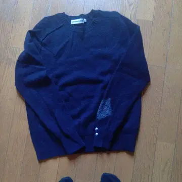 UNIQLO 아냐 힌드마치 캐시미어 스웨터