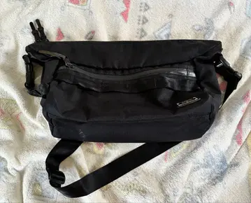 숄더백 블랙 아소브 2WAY BAG M 사이즈