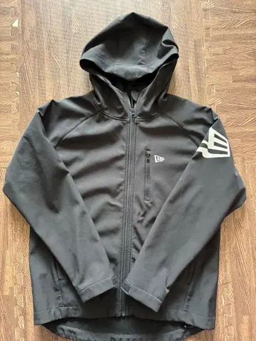 뉴에라 쉘 자켓 블랙 M 사이즈