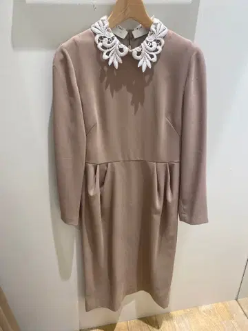 CELFORD 레이스 카라 턱 타이트 원피스 CWF0195027