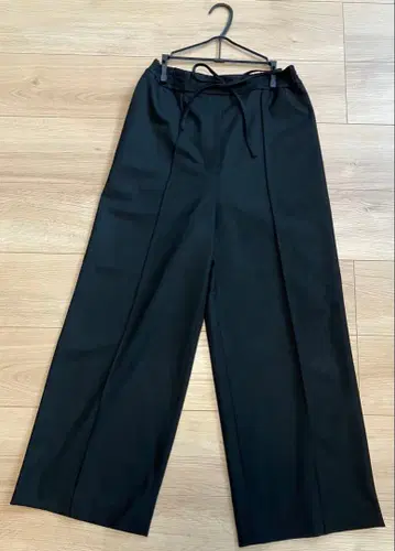 내추럴 뷰티 베이직 블랙 팬츠