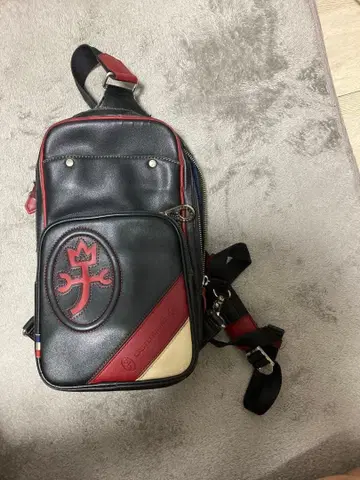 로고 자수 블랙 레드 숄더백