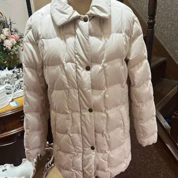 화이트 다운 자켓 퀼팅