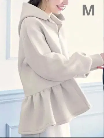 새상품 coca 사이드 프릴 후드티 M 베이지 던브라운 후드티 페플럼