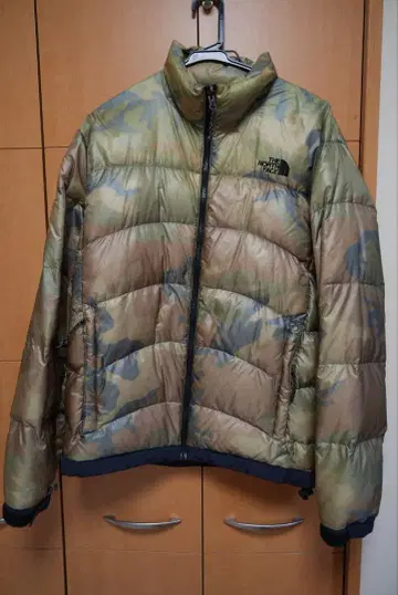 The North Face 카모플라쥬 다운 자켓 아콩카과