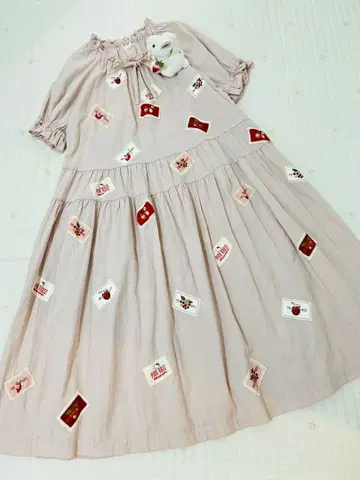 핑크하우스 키티 콜라보 원피스 반팔 와펜 애플블라썸