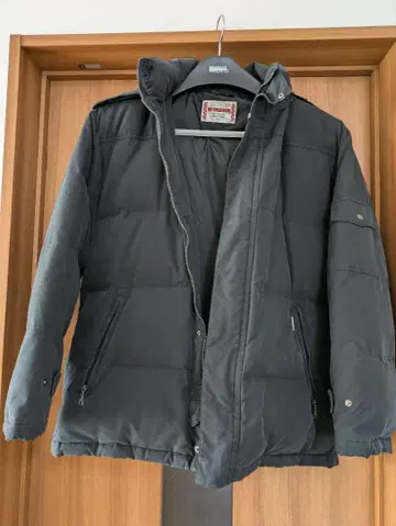 McGregor 블랙 다운 자켓 L 사이즈