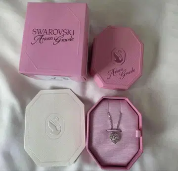 새상품 스와로브스키 아리아나 콜라보 목걸이 하트 한정판