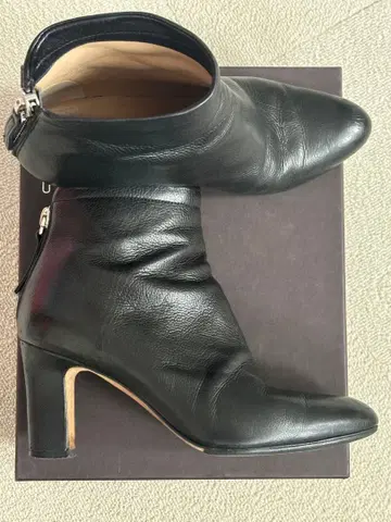 PELLICO 블랙 가죽