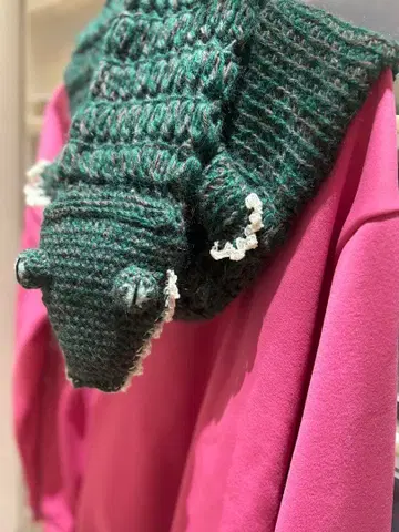 악어 디자인 니트 머플러