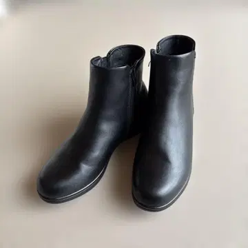 블랙 숏부츠 지퍼 포함