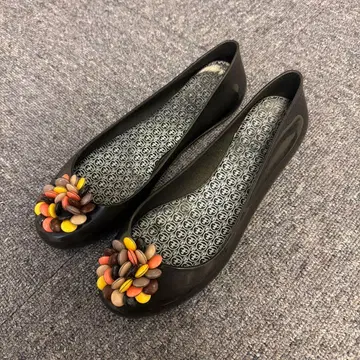 새상품급 중고 블랙 꽃 모티브 플랫슈즈 레인슈즈