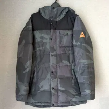 Burton 버튼 카모플라쥬 후드 부착 다운 자켓