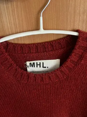 MHL. 울 100% 빨간색 스웨터