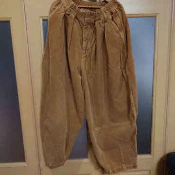 앞 버튼 없는 코듀로이 하베스티 서커스 팬츠