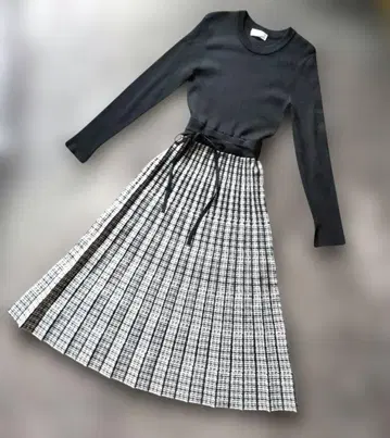[ 새상품급 ] 인덱스 하운드투스 체크 자카드 플리츠 니트 원피스 L