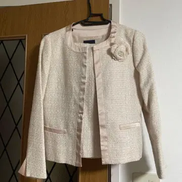 Doux archives 베이지 트위드 자켓 플라워 모티브 포함