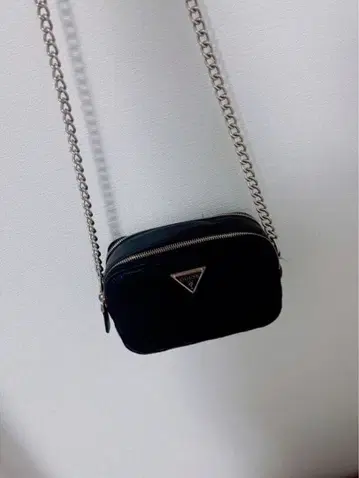 GUESS 블랙 퀼팅 숄더백