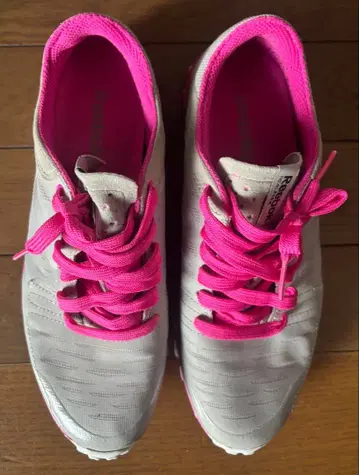 Reebok 라이트 그레이/핑크 스니커즈 24cm