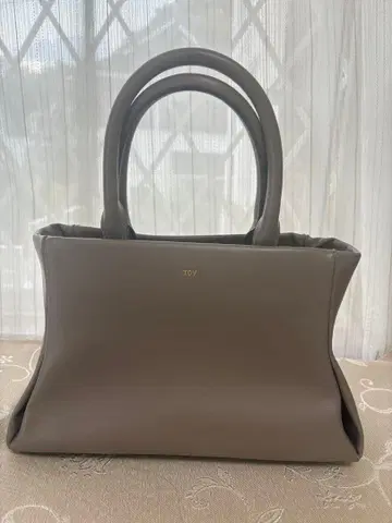 그레이 토트백 골드 로고