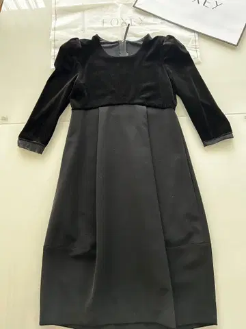 FOXEY NEW YORK 블랙 벨벳 원피스 7부 소매