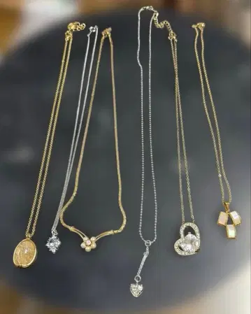 골드 컬러와 은색 목걸이 6개 세트 30