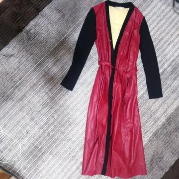 빨간색과 블랙의 합성 피혁 롱 가디건