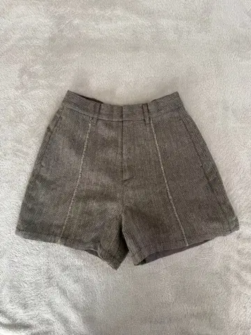 헤링본 무늬 그레이 숏팬츠 Kastane