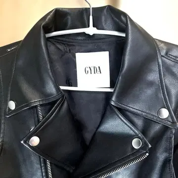GYDA 블랙 가죽 라이더 베스트