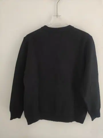 블랙 크루넥 니트 스웨터