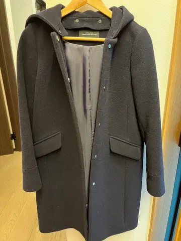 Green table relaxing 후드 부착 울 코트