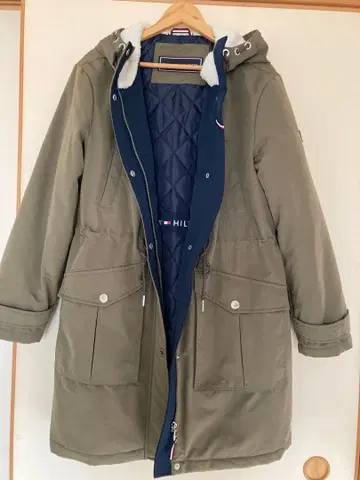 TOMMY HILFIGER 후드 부착 다운 자켓 카키 미사용품