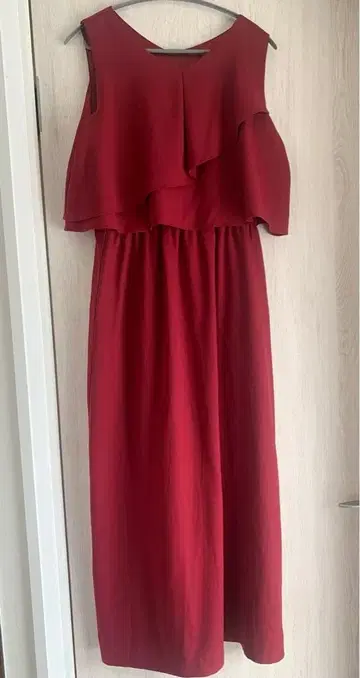 버건디 색이 예쁜 파티 드레스