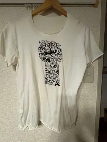 그래픽 프린트 화이트 T셔츠