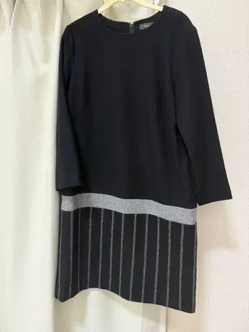블랙 그레이 스트라이프 원피스