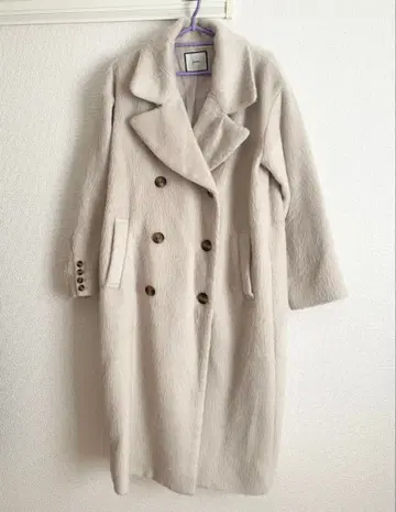 체스터 코트 아이보리 색상