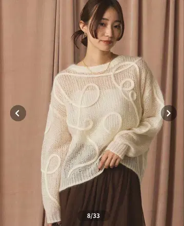 그레디 브릴리언트 모헤어 혼방 코드 자수 크루넥 니트